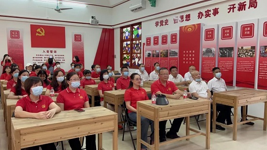 喜迎二十大 永遠(yuǎn)跟黨走 奮進(jìn)新征程——白云山潘高壽職能二支部黨員、團(tuán)委與王老吉藥業(yè)第四黨支部、團(tuán)委學(xué)習(xí)共建1.jpg 喜迎二十大 永遠(yuǎn)跟黨走 奮進(jìn)新征程——白云山潘高壽職能二支部黨員、團(tuán)委與王老吉藥業(yè)第四黨支部、團(tuán)委學(xué)習(xí)共建1.jpg