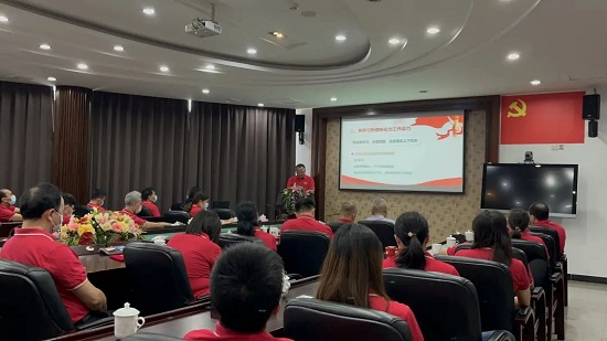 踔厲奮發(fā)向未來 勇毅前行啟新程——白云山潘高壽黨委學習貫徹黨的二十大精神專題會暨黨員表彰大會順利召開1.jpg 踔厲奮發(fā)向未來 勇毅前行啟新程——白云山潘高壽黨委學習貫徹黨的二十大精神專題會暨黨員表彰大會順利召開1.jpg