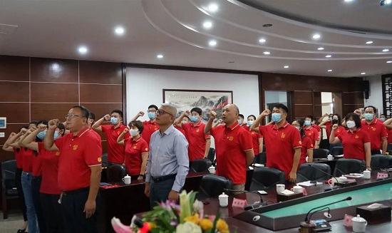 踔厲奮發(fā)向未來 勇毅前行啟新程——白云山潘高壽黨委學習貫徹黨的二十大精神專題會暨黨員表彰大會順利召開2.jpg 踔厲奮發(fā)向未來 勇毅前行啟新程——白云山潘高壽黨委學習貫徹黨的二十大精神專題會暨黨員表彰大會順利召開2.jpg